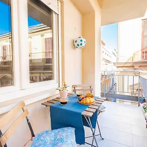 Cosy Flat With Private Balcony - Historic Center By Rems Apartamento